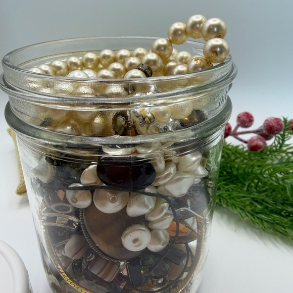 Elegant Pearl and Gold Jewelry Jar 🏺 Collection - Picture 10 of 17